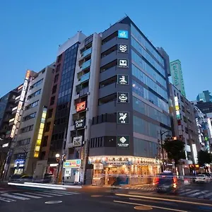 Rembrandt & Shimbashi - Caters To Men Tōkyō